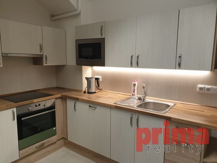 Pronájem, byt 1+1, 55m2, po rekonstrukci, sklep 84m2, parkování, Mrštíkova, Jihlava - Fotka 9