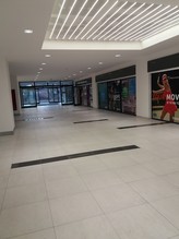 Pronájem, 2 obchodní  prostory,  CP 168m2, Prusíkova, Praha 5, OC Velká Ohrada, 1.NP